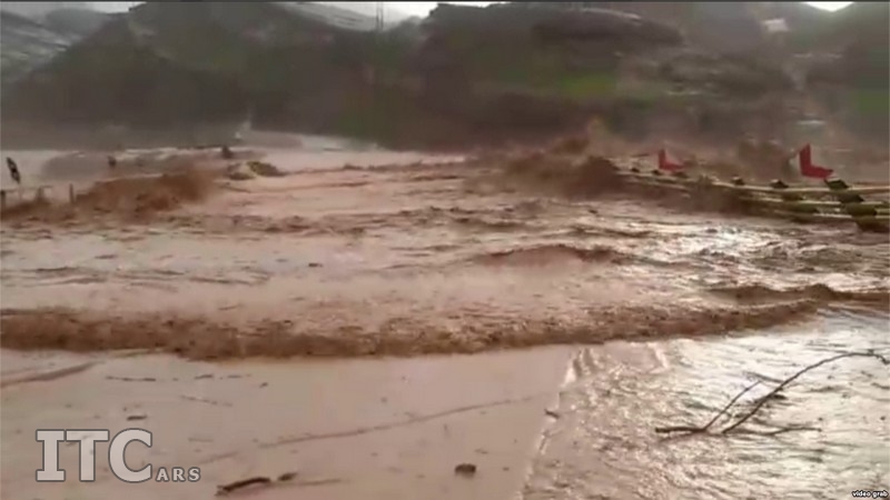 اقدامات ضروری در هنگام مواجه شدن با سیل در اتومبیل چیست؟